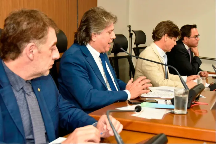 CCJR emite parecer favorável para revisão geral do subsídio dos servidores públicos