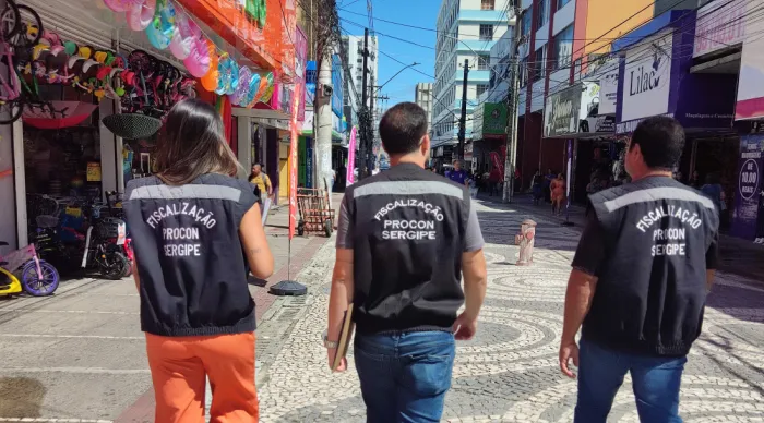Procon Sergipe realiza Operação Dia das Mães com foco em fiscalização de comércios na capital