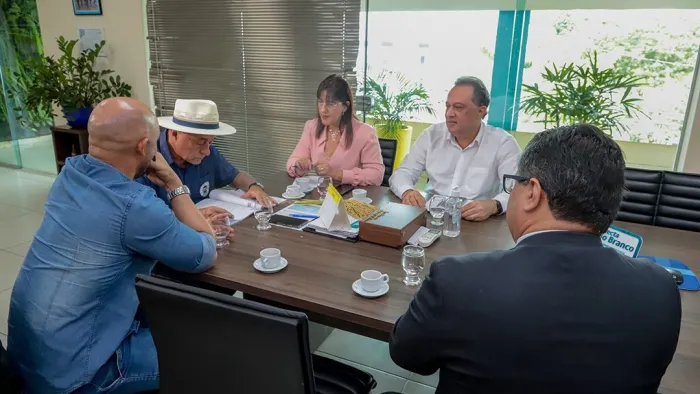 Prefeitura de Rio Branco Recebe Equipe da Diocese da Capital
