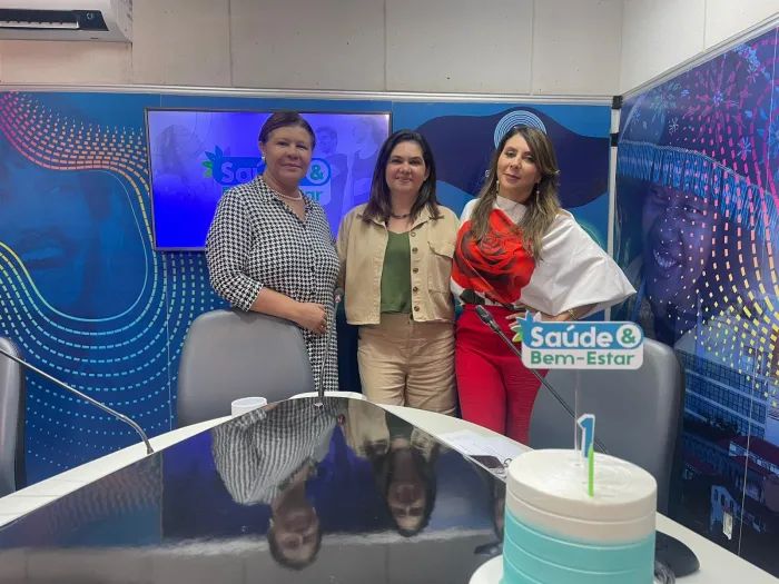 Terapeuta Alexandra Macatrão com as radialistas Leda Lima e Marina Sousa, que celebraram um ano de ‘Saúde e Bem-Estar’