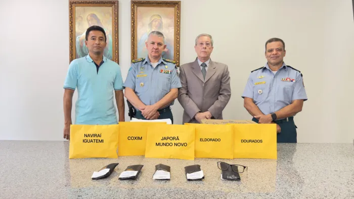 PMMS recebe óculos que serão destinados aos policiais militares atendidos pela Carreta da Saúde em Mundo Novo