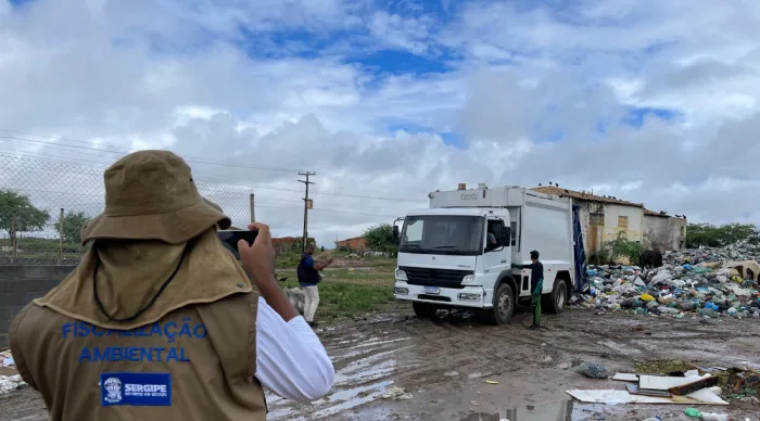 Descarte incorreto ocasiona o contato direto de poluentes diversos com o solo. Foto: Ascom/Adema