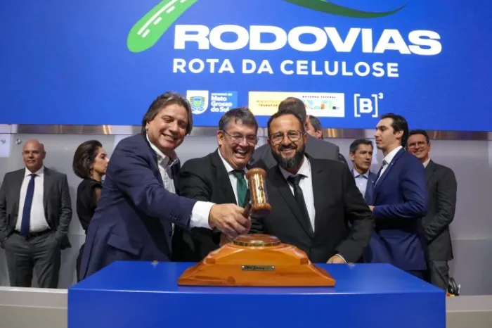 Deputado Caravina representa Assembleia no leilão da Rota da Celulose