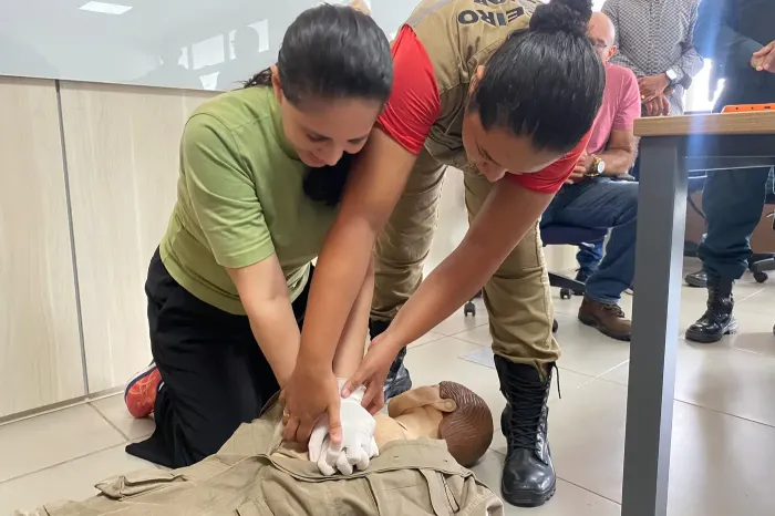 Curso de Primeiros Socorros e Combate a Incêndio capacita profissionais da Educação