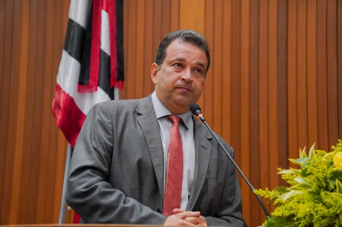 Adelmo Soares rebate críticas da oposição e destaca entregas do governo Brandão