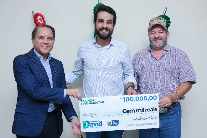 Coronel David entrega emenda de R$100 mil para a saúde de Deodápolis