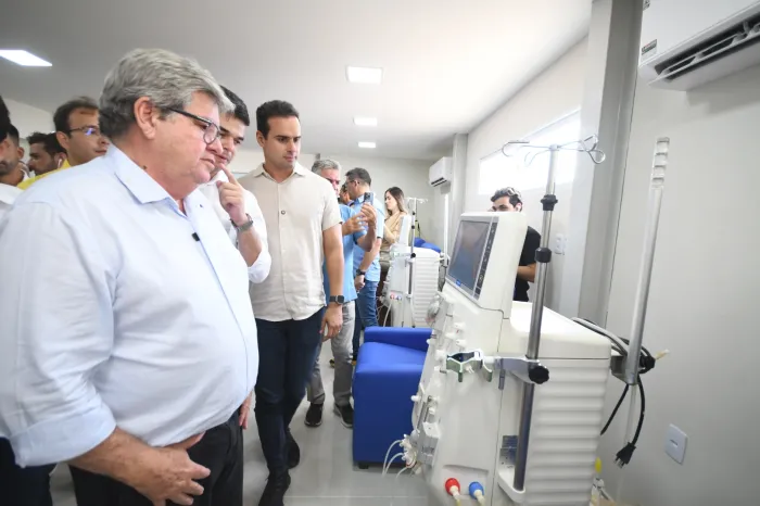 João Azevêdo entrega escola, Ciretran, Centro de Hemodiálise e autoriza novas obras da Saúde em Piancó