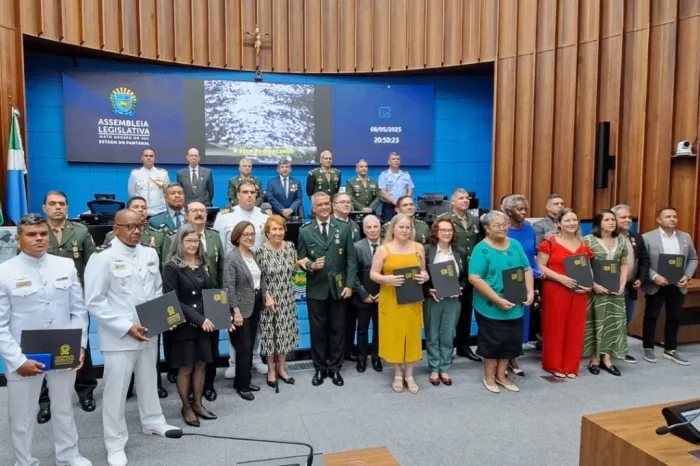 Solenidade marca 80 anos do fim da Segunda Guerra e presta homenagens a combatentes