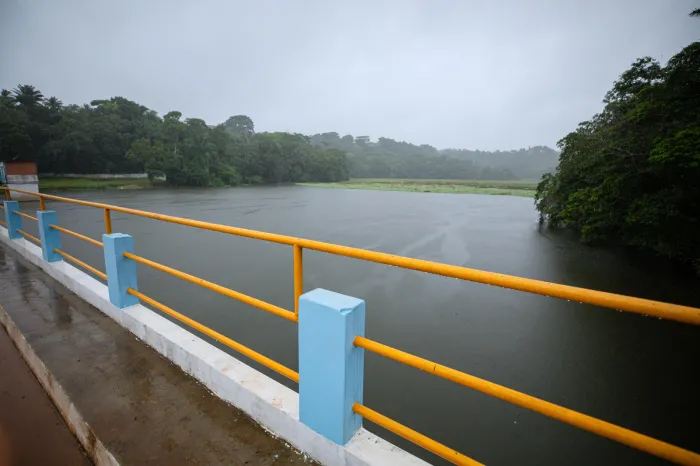 Prefeitura monitora barragens e aponta redução do nível dos rios