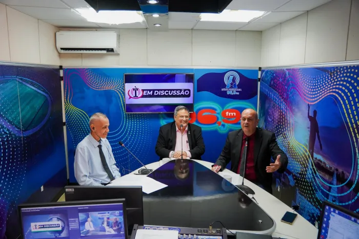Nordman Wall, presidente da Fapema, com os radialistas Álvaro Luiz e Henrique Pereira
