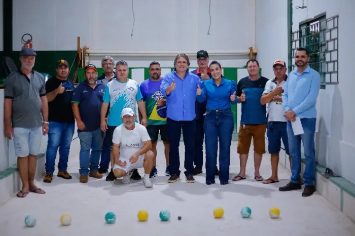 Caravina visita interior com foco em moradia e infraestrutura