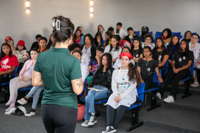 Alunos da EM João Gonçalves participam de palestra sobre Jovem Aprendiz