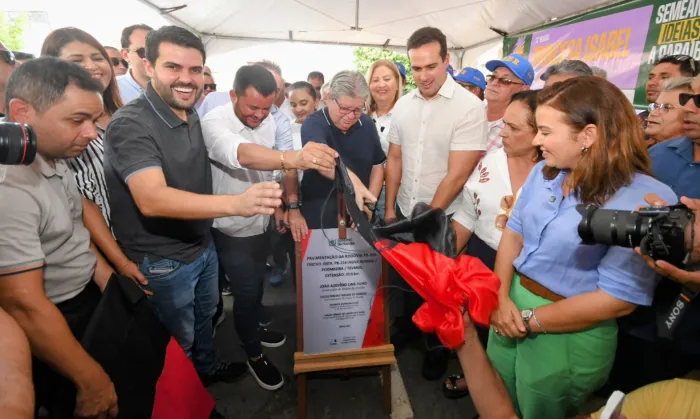 João Azevêdo inaugura PB-356, travessias urbanas e anuncia nova escola em Tavares