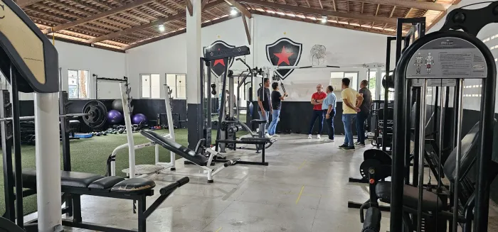 Prefeitura de João Pessoa recebe do Botafogo-PB doação de equipamentos de academia