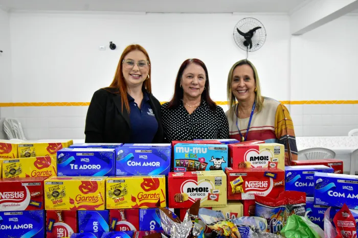 Faculdade Unicesumar doa mais de 200 caixas de chocolate para o Fundo Social de PG