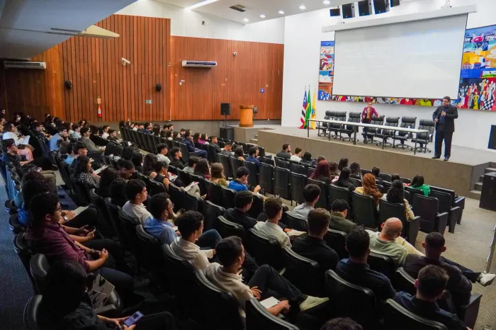 Evento é realizado no Auditório Fernando Falcão e proporciona aos estudantes uma compreensão abrangente e aplicada do processo legislativo