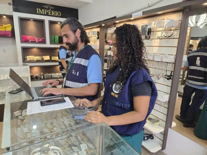 IPEM-ES alerta para riscos à saúde com bijuterias e realiza Operação Especial do Dia das Mães