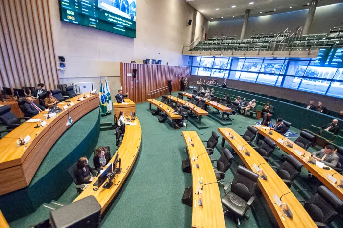 Situação da iluminação pública no DF gera debates no plenário
