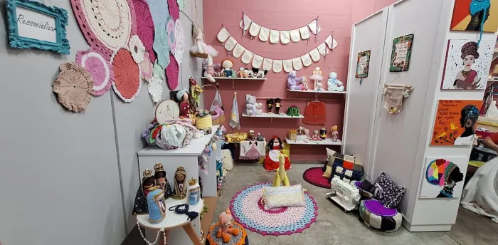 Ateliê em unidade prisional feminina transforma vidas por meio do artesanato