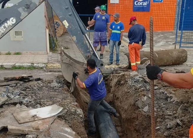 Regional Centro substitui tubulação drenagem na Rua Auta Pinder