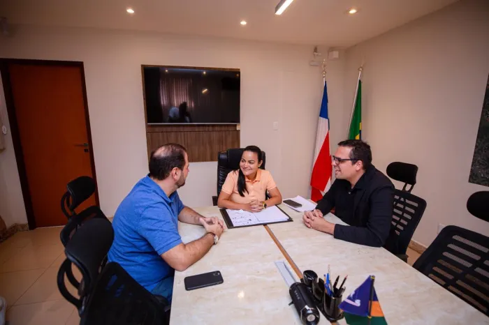 Débora Regis se reúne com sindicato das escolas privadas para debater sinalização de trânsito e novos projetos