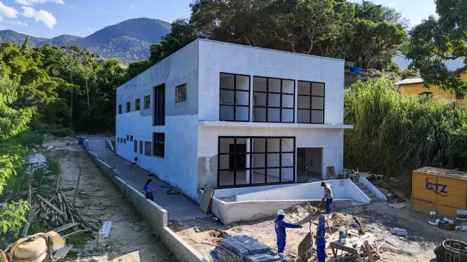 Construção da nova base da Polícia Municipal entra em fase final e tem 80% de execução