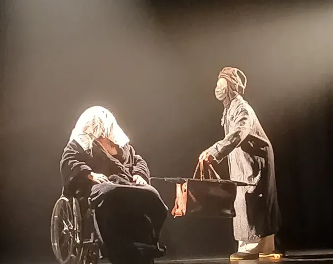 Espetáculo inclusivo ‘F.I.M’ discute um futuro distópico em cena no Sônia Cabral