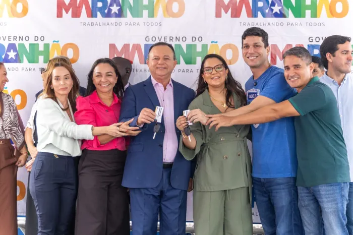 Brandão inaugura equipamento que moderniza e acelera serviços de saúde no MA e entrega ambulâncias