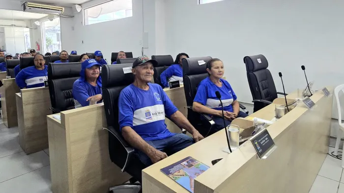 No Dia Nacional do Gari, colaboradores da Secretaria Municipal de Cuidados com a Cidade recebem homenagem da Câmara de Rio Branco