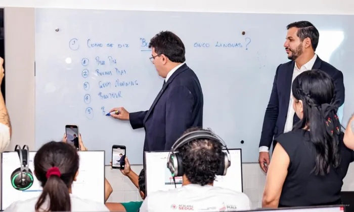 Rafael Fonteles inaugura reforma do Centro de Línguas em Teresina que passará atender cerca de dois mil estudantes