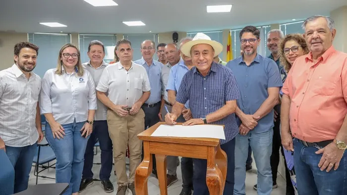 Prefeito sanciona lei que torna de utilidade pública, a Câmara de Dirigentes Lojistas de Rio Branco