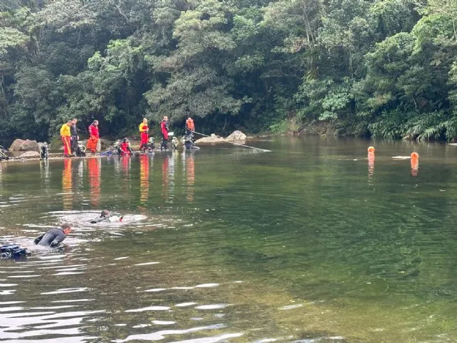São Sebastião recebe curso de mergulho autônomo ministrado pelo GBMar