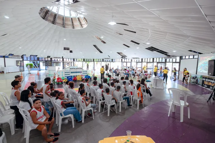 Alunos da rede pública de Lauro de Freitas participam de ação educativa do Maio Amarelo