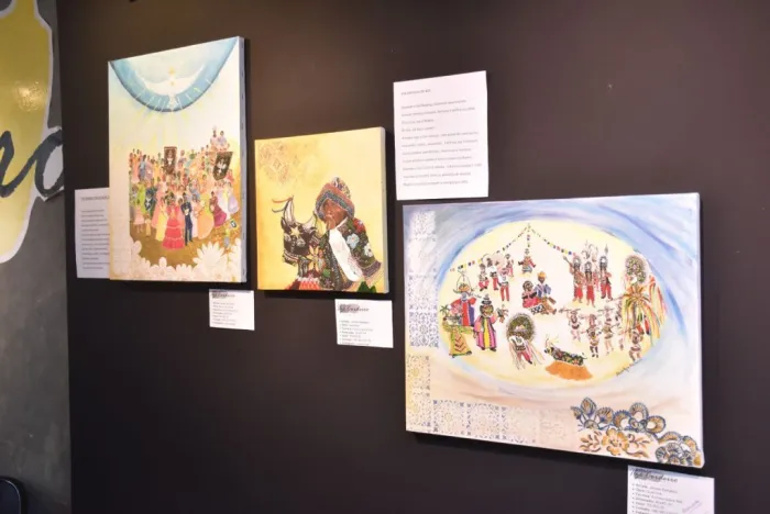 Telas em estilo naïf retratam manifestações culturais