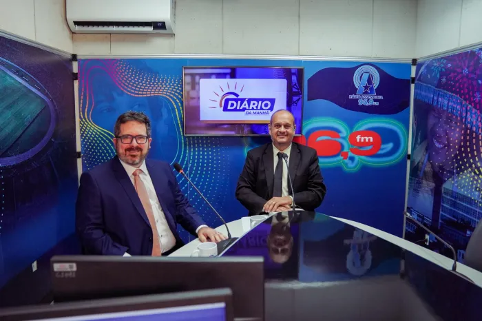 O radialista Henrique Pereira recebeu, o defensor-geral da DPE/MA, Gabriel Santana Furtado Soares, no ‘Diário da Manhã’ desta quarta-feira