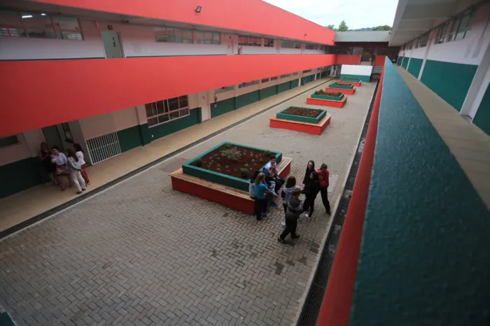 Governo de Santa Catarina aumenta em mais de 60% investimento na manutenção das escolas 