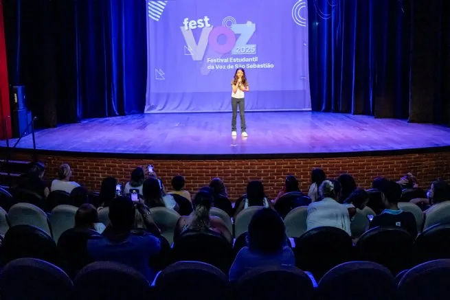 FestVoz realiza semifinal da categoria Anos Iniciais no Teatro Municipal