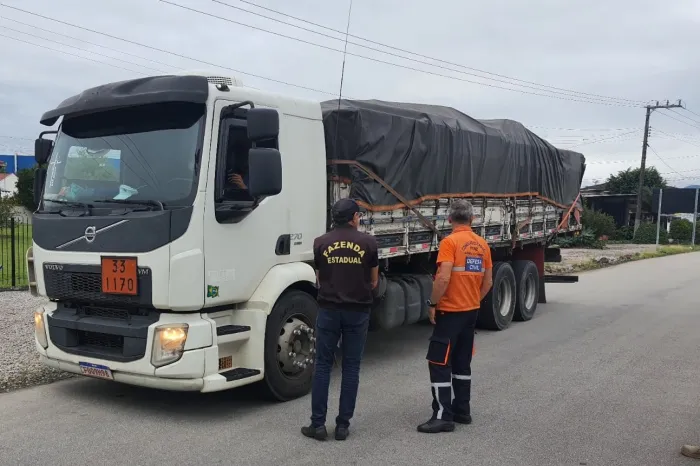Operações da Fazenda identificam R$ 9 milhões em mercadorias transportadas irregularmente nas estradas catarinenses em 2025