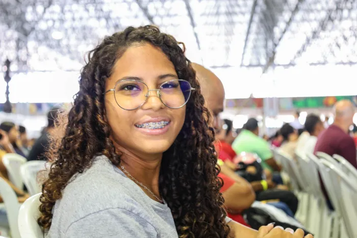 Jovens participam do Feirão de Empregabilidade e Empreendedorismo em busca de primeiro emprego e qualificação 