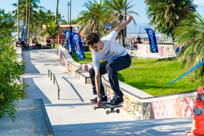 Manobras radicais e solidariedade marcam campeonato de skate em Bertioga