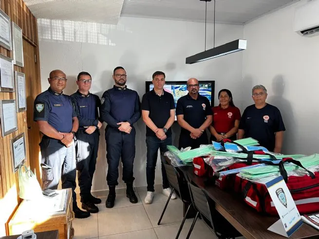 Polícia Municipal de São Sebastião recebe kits de primeiros socorros do SAMU para atendimentos táticos