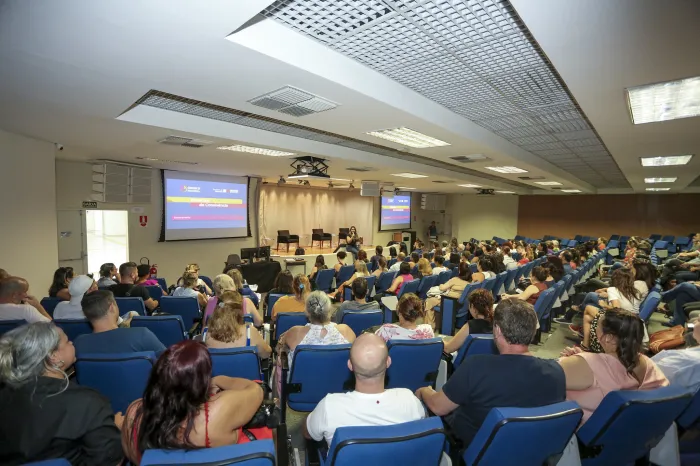 Educação de SP organiza Dia C da Convivência e convoca famílias contra padrões de violência nas redes sociais