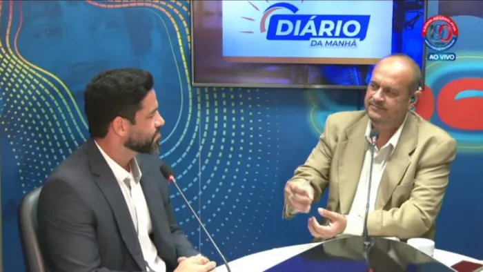 Lourival Cunha durante o programa Diário da Manhã