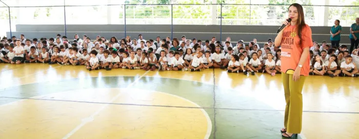 A deputada Janaína enfatizou aos alunos da Creche-Escola Sementinha a importância da campanha Maio Laranja e das denúncias em caso de abuso e exploração sexual de crianças e adolescentes