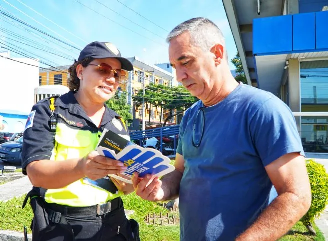 Prefeitura de São Sebastião e Detran levam blitz educativa do Maio Amarelo a pedestres