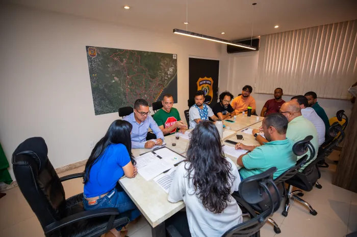 Prefeita Débora Régis e ASPROLF dialogam sobre demandas da categoria