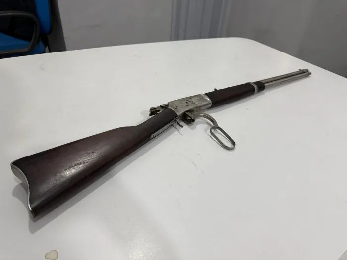 Ação da Polícia Civil mira comércio ilegal de armas e resulta em prisões e apreensões