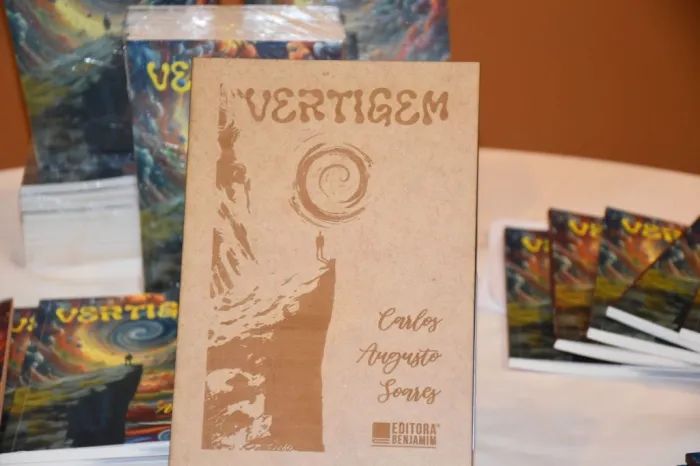 SÃO LUÍS – Presidente da Ampem lança livro de poesia na PGJ