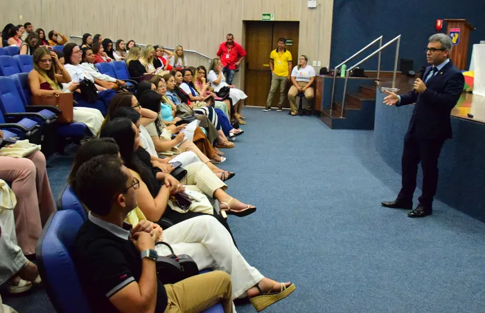 III Seminário em Família Acolhedora reúne profissionais dos 223 municípios