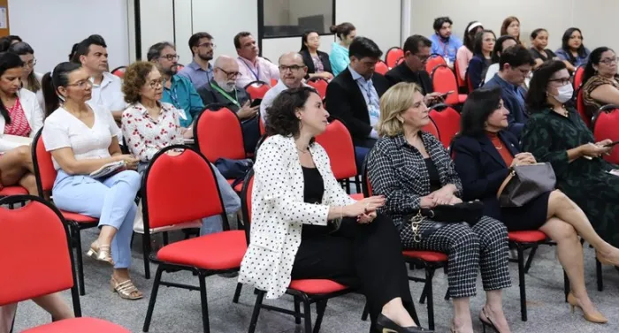 Equipe da Secretaria das Mulheres participa de palestra sobre regimes de casamento e violência doméstica